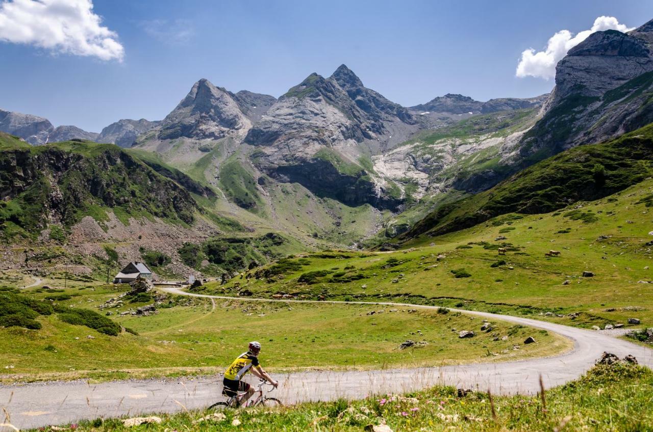 Pyrenees Cycling Lodge Saint-Savin  Eksteriør bilde